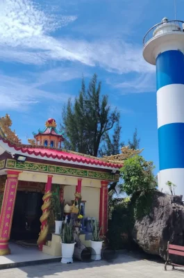 Dinh Cau Temple Phu Quoc: Sunset View, Lighthouse & Sea Shrine