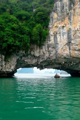 Luon Cave Halong Bay: Kayaking to the Hidden Lagoon & Water Tunnel